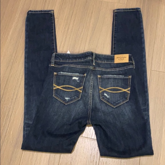💥A&F SKINNY DESTROYED JEANS💥 - Picture 3 of 4